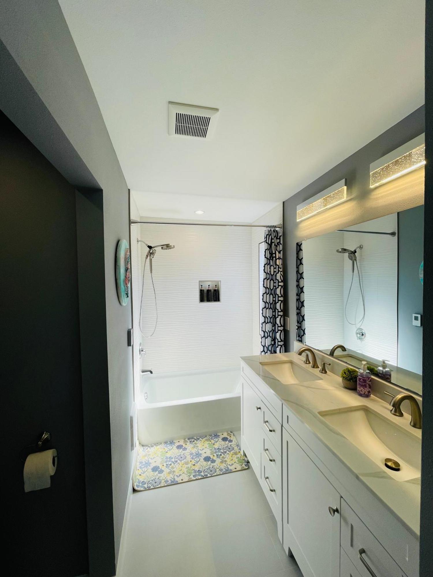 Green Lake 1St Line Home A With Central Air Conditioners 西雅图 外观 照片